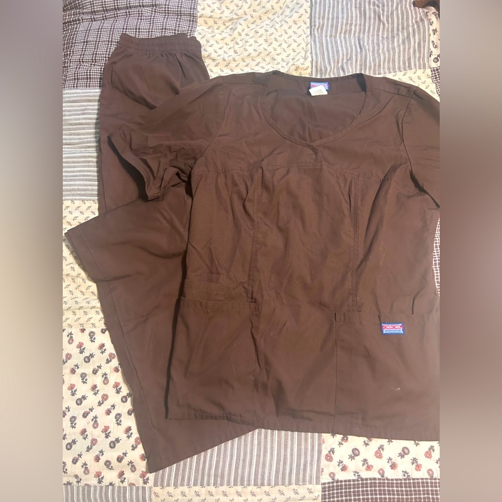 Cherokee Workwear Women’s Scrubs Brown